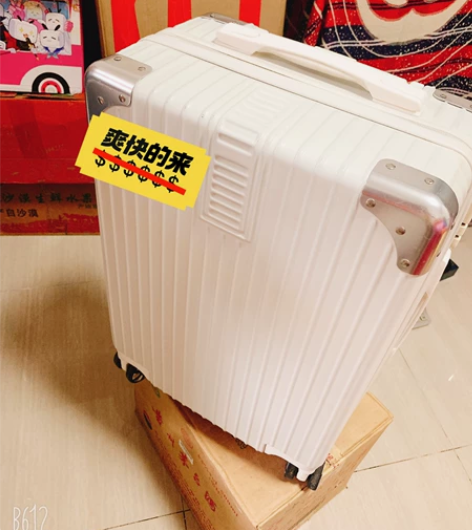 万向轮拉杆箱，方便轻便好用好看，有需要喜欢...