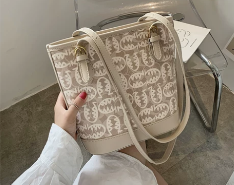 天彩翼飞 女士包 感兴趣的话点“我想要”和...