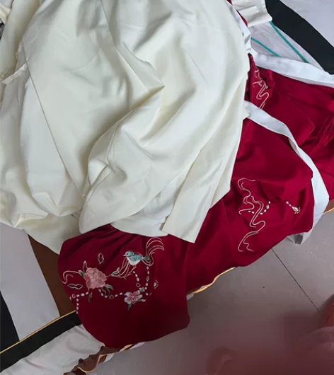退坑！！#汉服二团绝版艺缕s码，上白下红，...