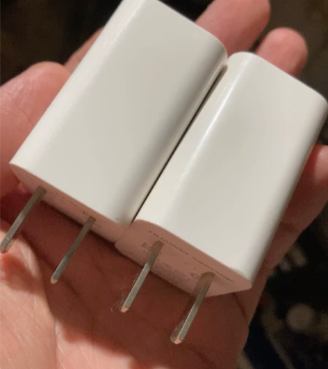 二手华为22.5瓦手机充电头两个打包出售 ...