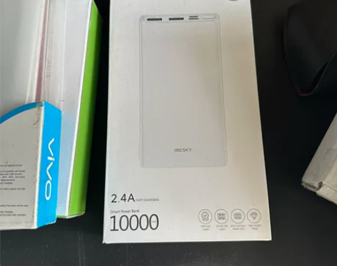 闲置充电宝10000毫安全新未拆封 有两个...