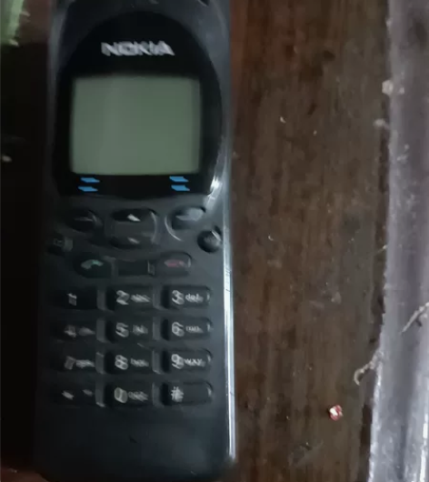 诺基亚NHE一4NⅩ，沒有充电器了，不包好...