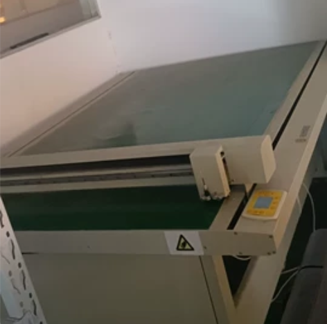 搬厂转让服装雕刻机可打净样板，自提地址三鑫...