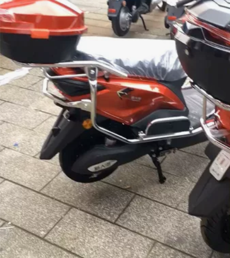 新大洲黑鹰，1200W大功率电机，前后碟刹...