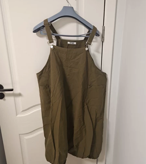 军绿色日系工装背带裙 实体店200入,刚翻...