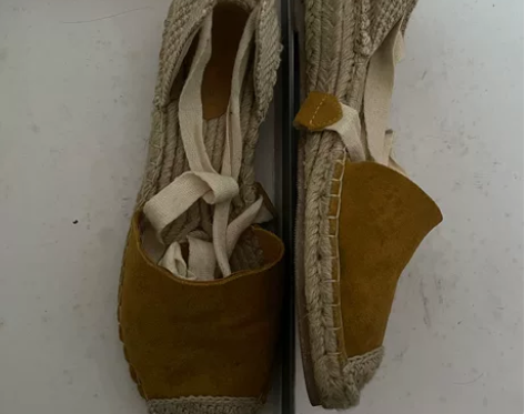 草履鞋 36码 穿过一次 麂皮材质 拍出来...