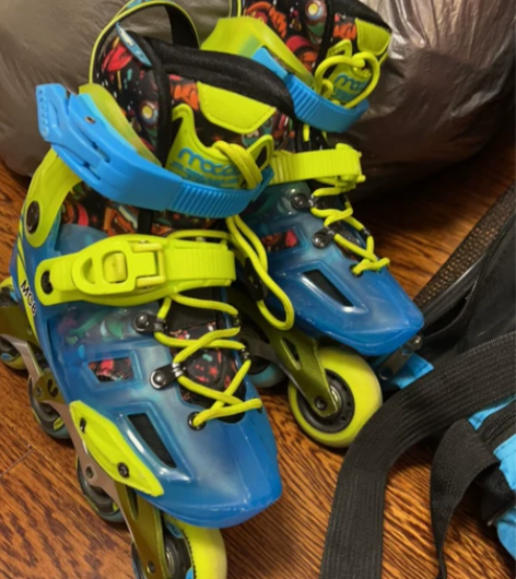 米高轮滑鞋mc8，小朋友报轮滑课的时候在兴...