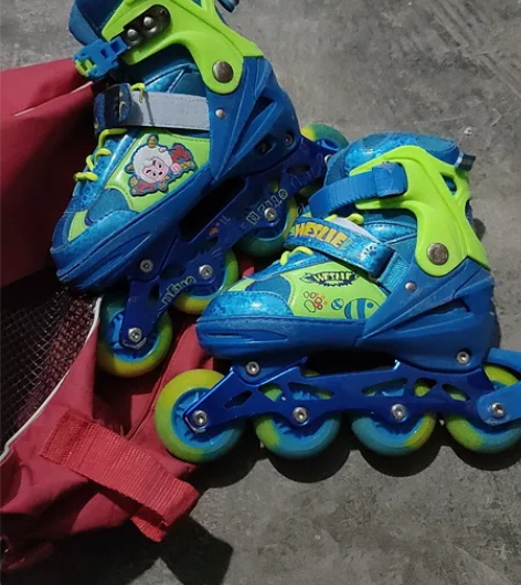 品牌旱冰鞋，男孩女孩，大小都有！ 是库存看...