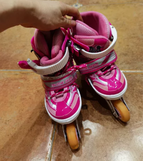 儿童滑轮鞋大小可调节 外径19-22CM，...