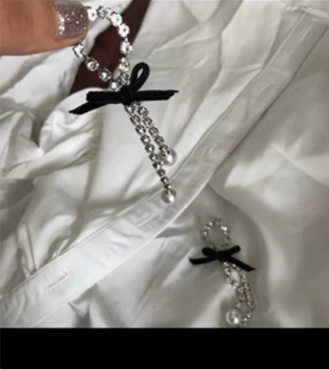 耳环 丝绒水钻 拍照很好看 我也没带几次的...