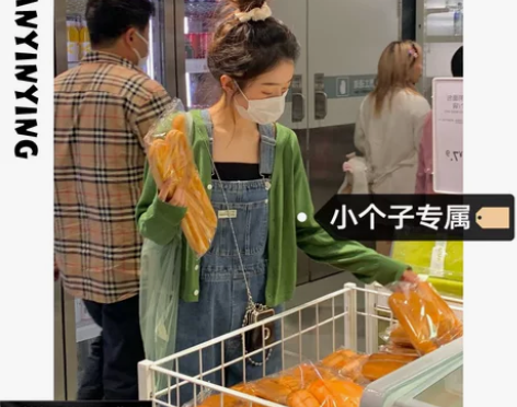 150小个子奶系背带牛仔裤女春季新款韩版宽...