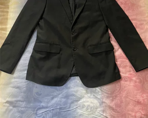 美特斯邦威男士黑色西服 专柜购买,里面搭配...