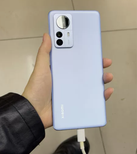 小米12pro。8+256g。 感兴趣的话...