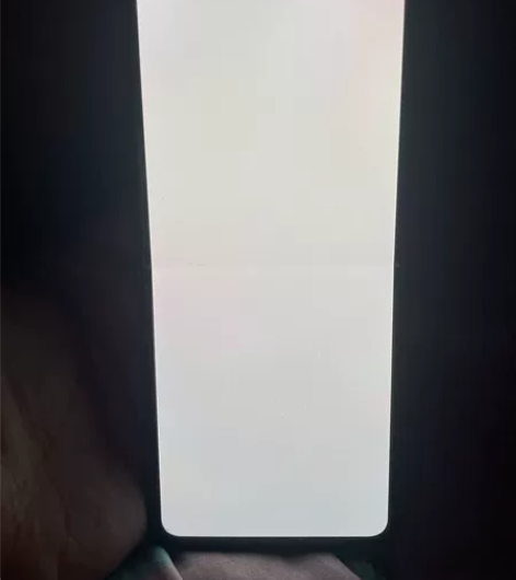 三星zflip8+256 屏幕完美，无暗病...