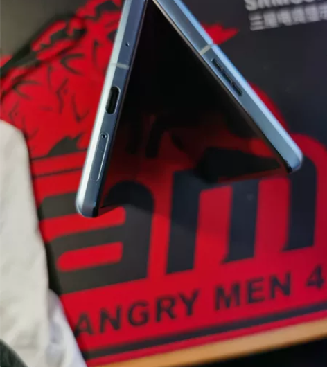 vivo x fold换新出手，贴膜带壳使...