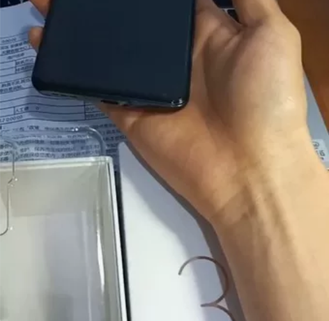 原装在保指纹解锁，中兴axon30，屏下摄...