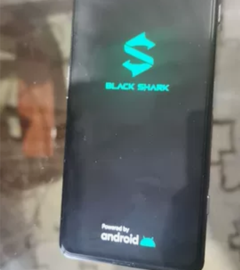 黑鲨4，12+128，问题机。屏幕六月份才...