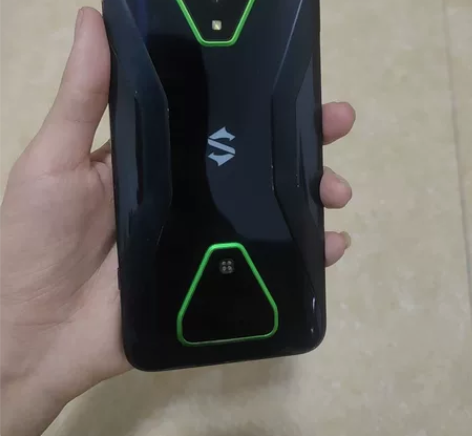 黑鲨3pro 8+256 屏幕没划痕 有一...