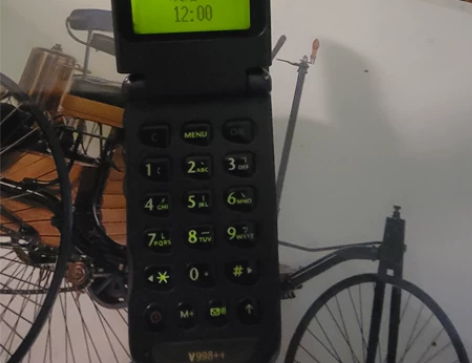 摩托罗拉998手机，品相好，无拆无修，插4...