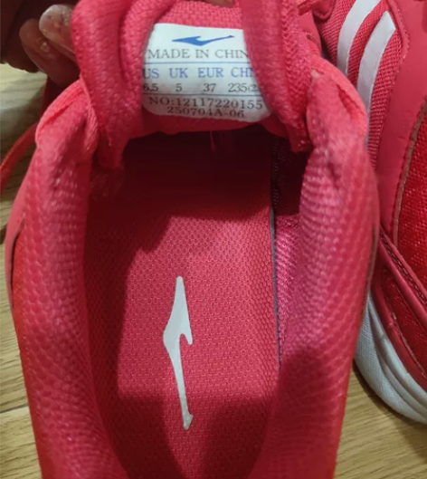 女士运动鞋 感兴趣的话点“我想要”和我私聊...