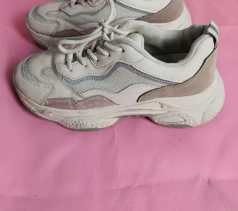 最新闲置运动鞋。 尺码36码。手机实拍,成...