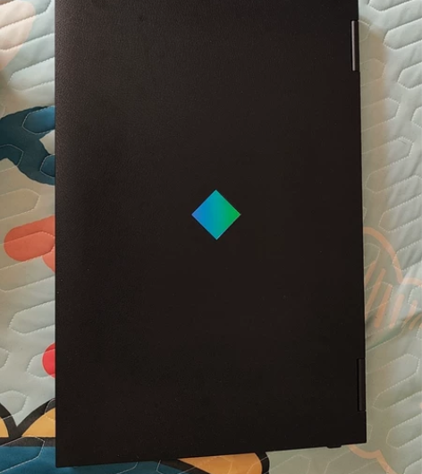 买来后很少使用的惠普暗影精灵7plus，显...