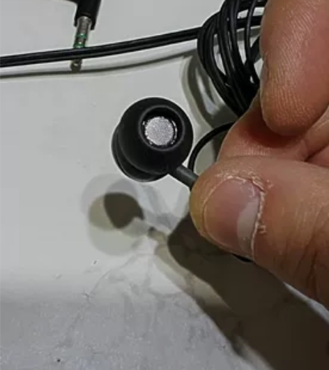 森海塞尔入耳式耳塞，具体型号完全不记得了，...