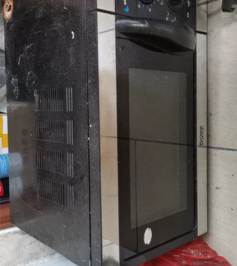 格兰仕微波炉，机子还没修过，大概7～8成新...