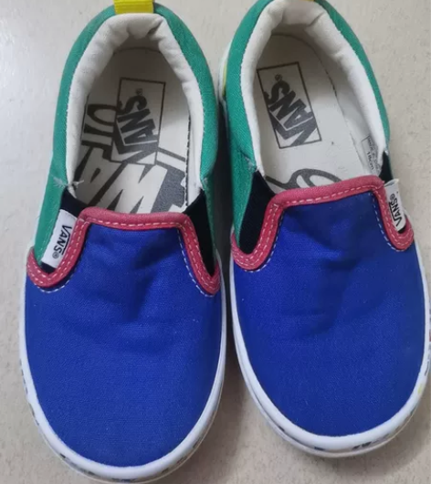 vans 布鞋 18码偏小一点，短暂穿过两...