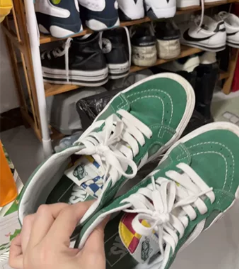 vans中帮帆布鞋，尺码37.5，鞋太多穿...