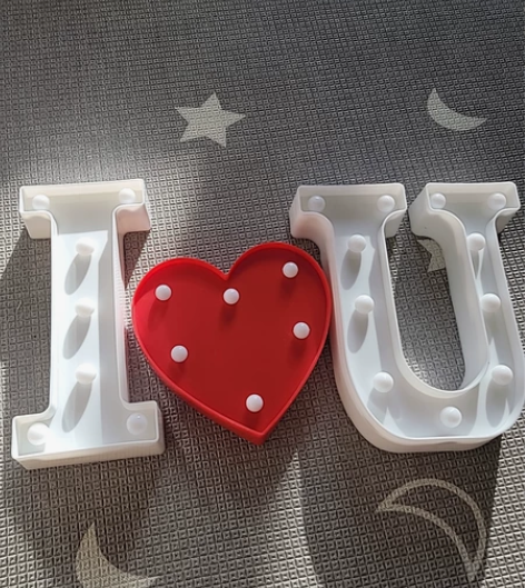 字母灯,爱心灯,表白灯。后备箱惊喜用了一次...