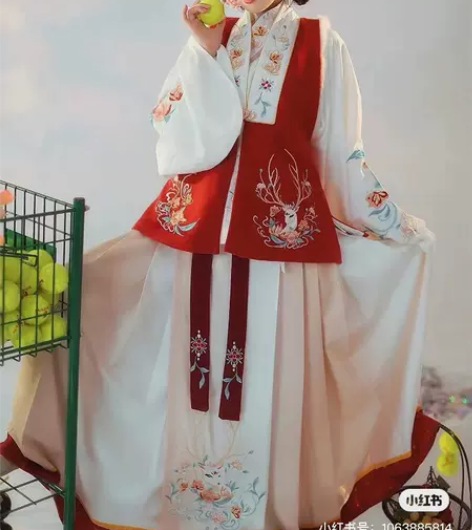 出汉服 耀春家林间鹿 无吊牌，只穿过几次，...