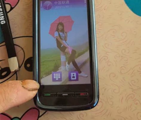 诺基亚5235！5230各一个，一黑一白两...