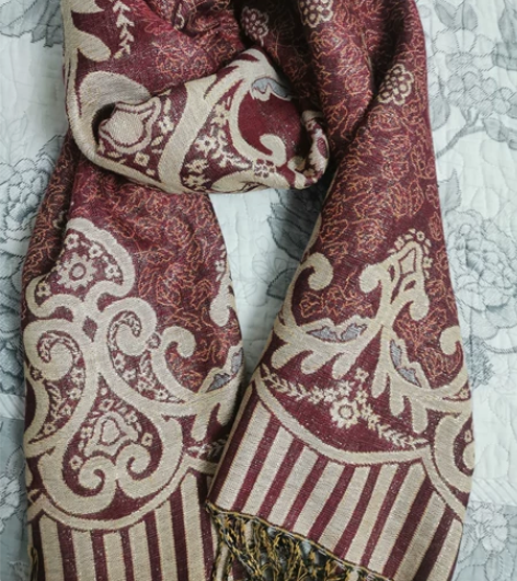 金丝围巾大花纹披肩 显气色好，秋冬款，酒红...