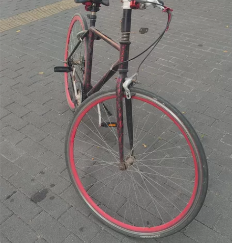 闲置旧27自行车，死飞改活飞的，轮胎是公路...