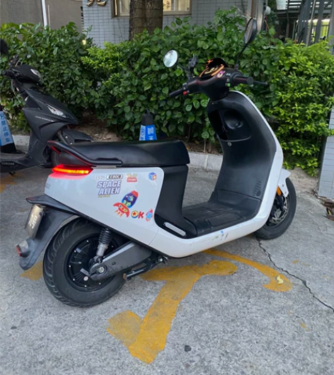 出九号e80c 仅行驶了4千多公里 外壳有...