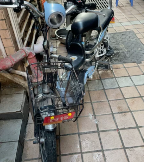 电动车车架8成新,有原装锁匙260元 感兴...