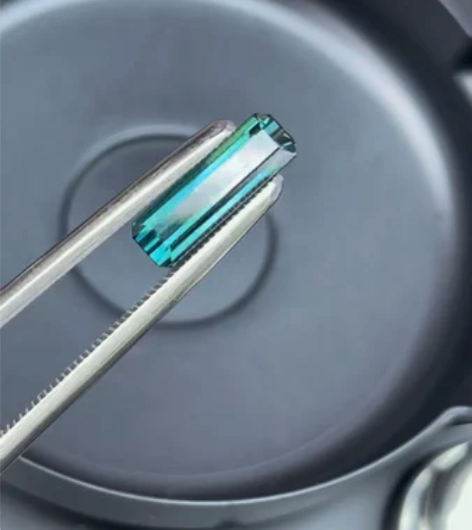 电光蓝碧玺  4.01ct  全净体  祖...