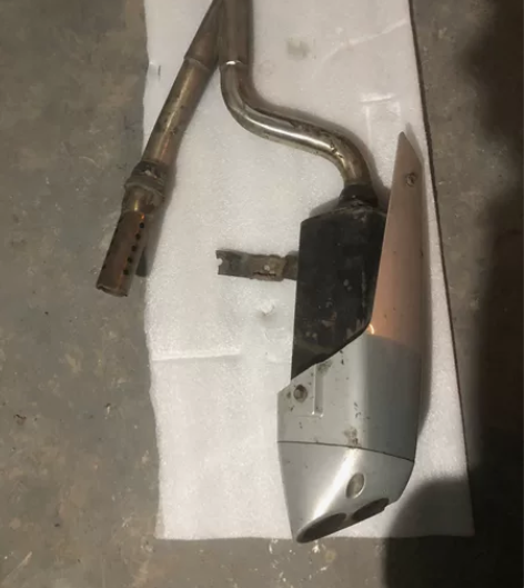 国产H2摩托车排气后段，拆下来的坏的排气，...