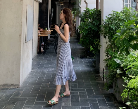 小宜定制女装格子荷叶边方格连衣裙女中长裙2...