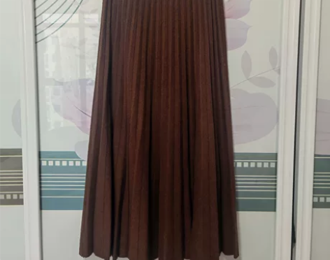 咖啡色针织百褶裙，九成新，买回来穿过洗过一...
