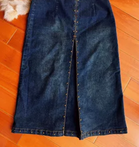 铆钉装饰复古牛仔长款半裙 腰围70左右 臀...