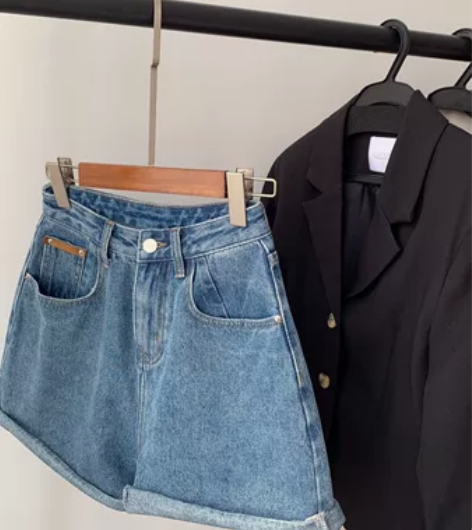 折边高腰牛仔短裤 版型好~ 没有穿过全新 ...