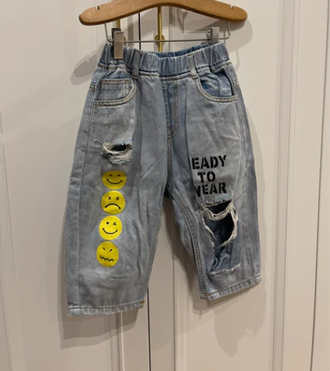 破洞牛仔裤 洞破的有点大 介意勿扰 尺码大...