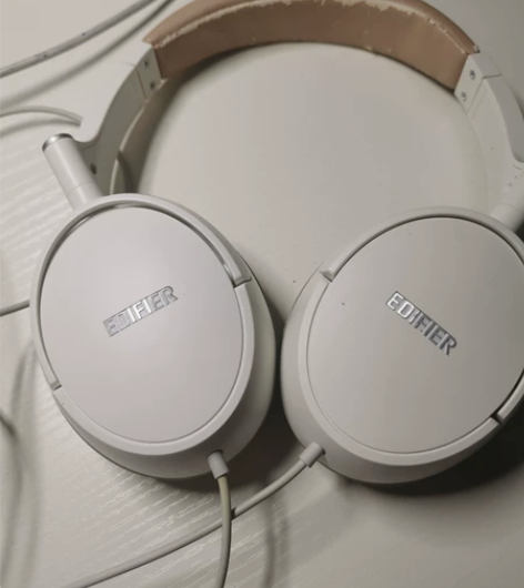 漫步者头戴式耳机插线 音质良好,就是有掉皮...