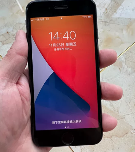 苹果8 64G，黑色。全网通！美版无锁，随...