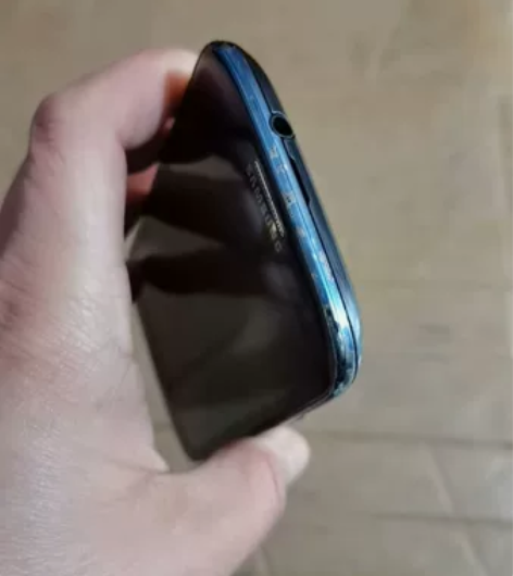 三星GT-l9300l手机, 功能正常,屏...