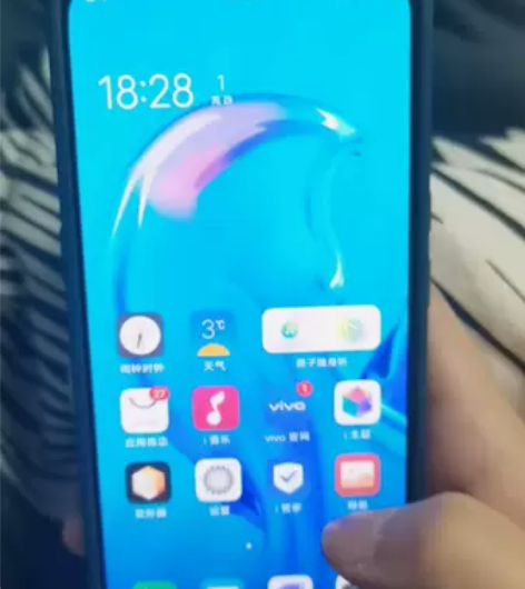 女生自用机vivox27  无磕碰（手机后...