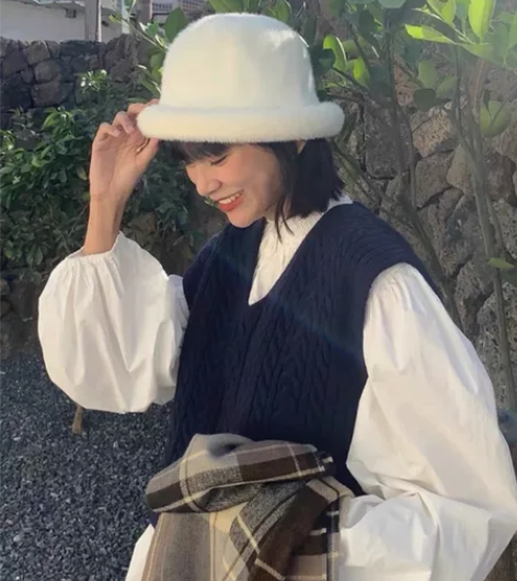 秋冬帽子女保暖毛绒圆顶小礼帽 颜色:米色/...