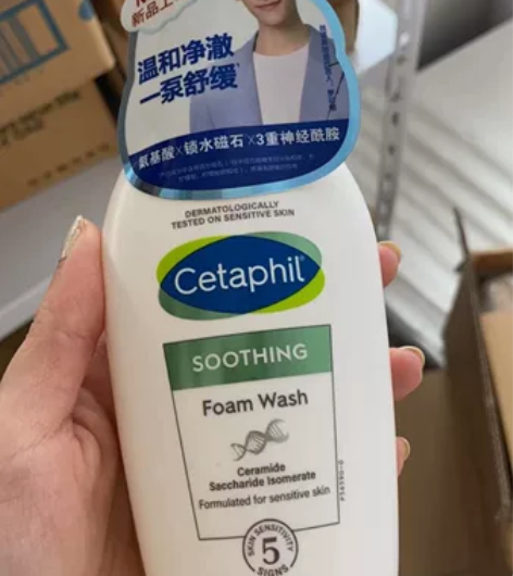 丝塔芙小云朵洁面200ml 35元一瓶 屈...